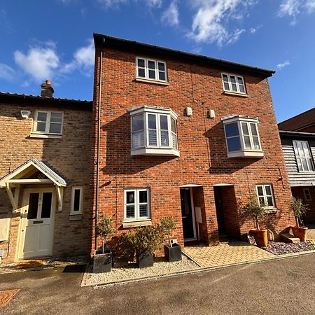 Stylish 3 Bedroom Townhouse For 5 Guests, Set In The Medieval Grid With Off Street Parking Bury St. Edmunds Экстерьер фото