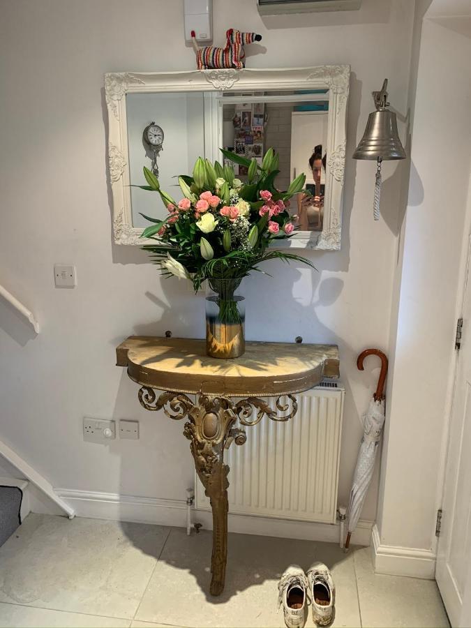 Stylish 3 Bedroom Townhouse For 5 Guests, Set In The Medieval Grid With Off Street Parking Bury St. Edmunds Экстерьер фото