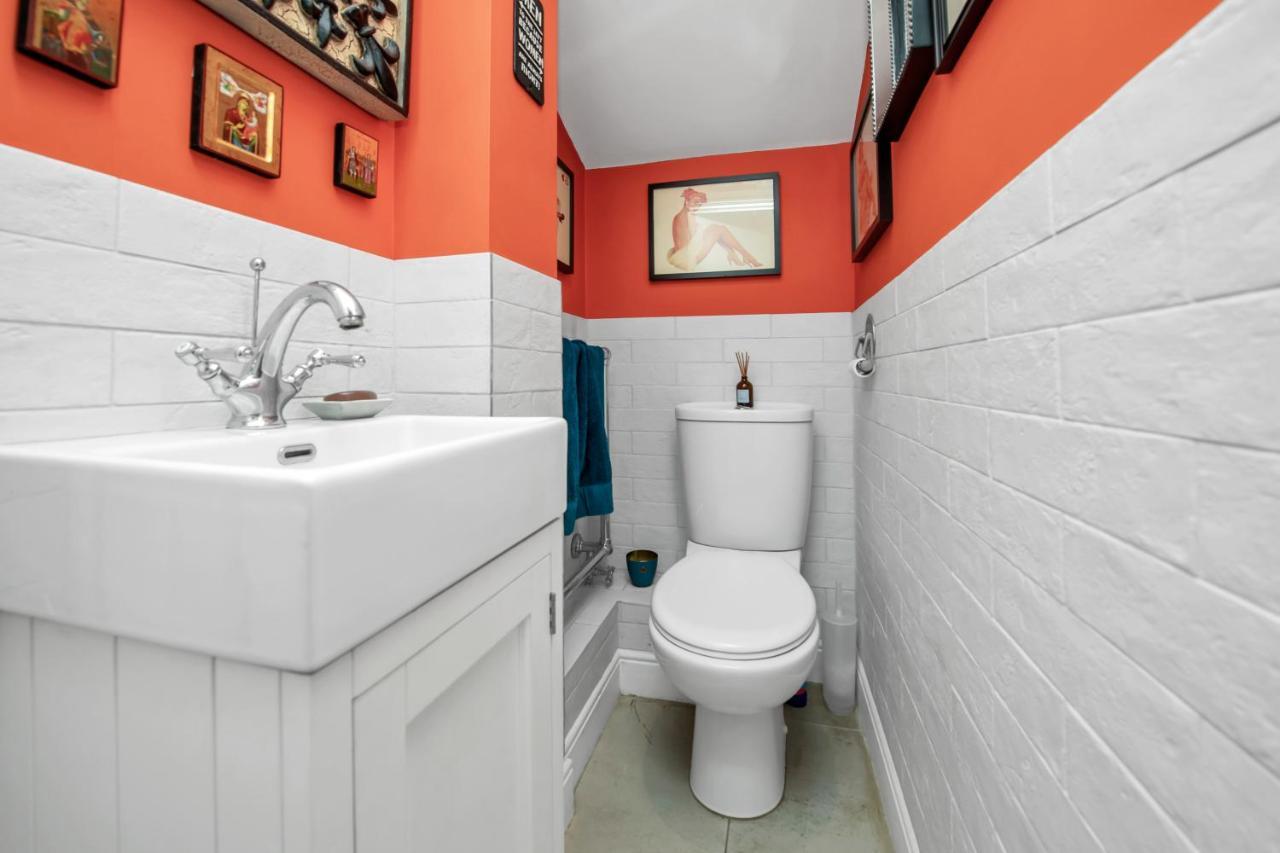 Stylish 3 Bedroom Townhouse For 5 Guests, Set In The Medieval Grid With Off Street Parking Bury St. Edmunds Экстерьер фото