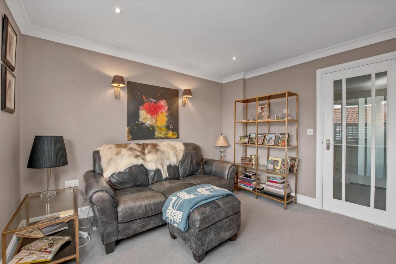 Stylish 3 Bedroom Townhouse For 5 Guests, Set In The Medieval Grid With Off Street Parking Bury St. Edmunds Экстерьер фото