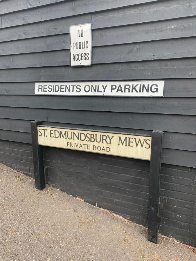 Stylish 3 Bedroom Townhouse For 5 Guests, Set In The Medieval Grid With Off Street Parking Bury St. Edmunds Экстерьер фото