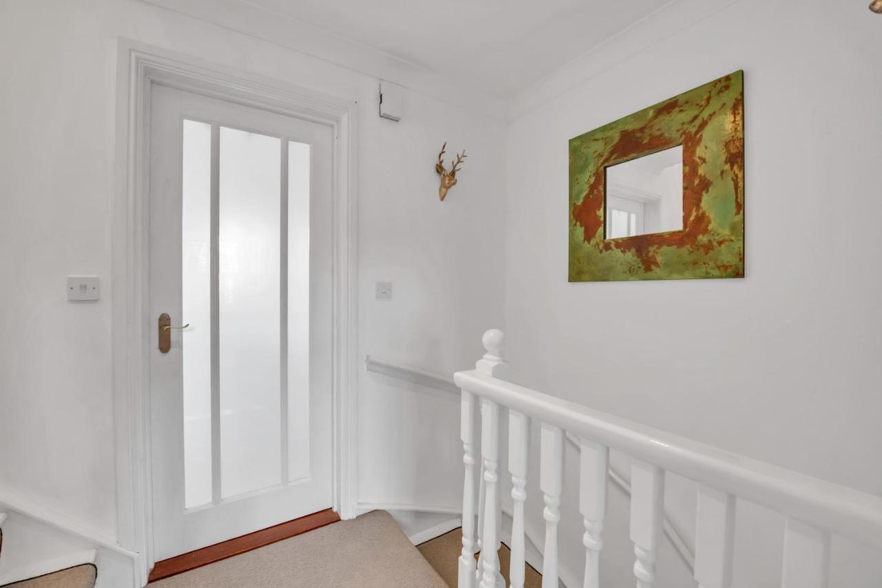 Stylish 3 Bedroom Townhouse For 5 Guests, Set In The Medieval Grid With Off Street Parking Bury St. Edmunds Экстерьер фото