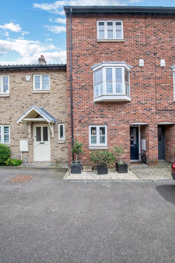 Stylish 3 Bedroom Townhouse For 5 Guests, Set In The Medieval Grid With Off Street Parking Bury St. Edmunds Экстерьер фото
