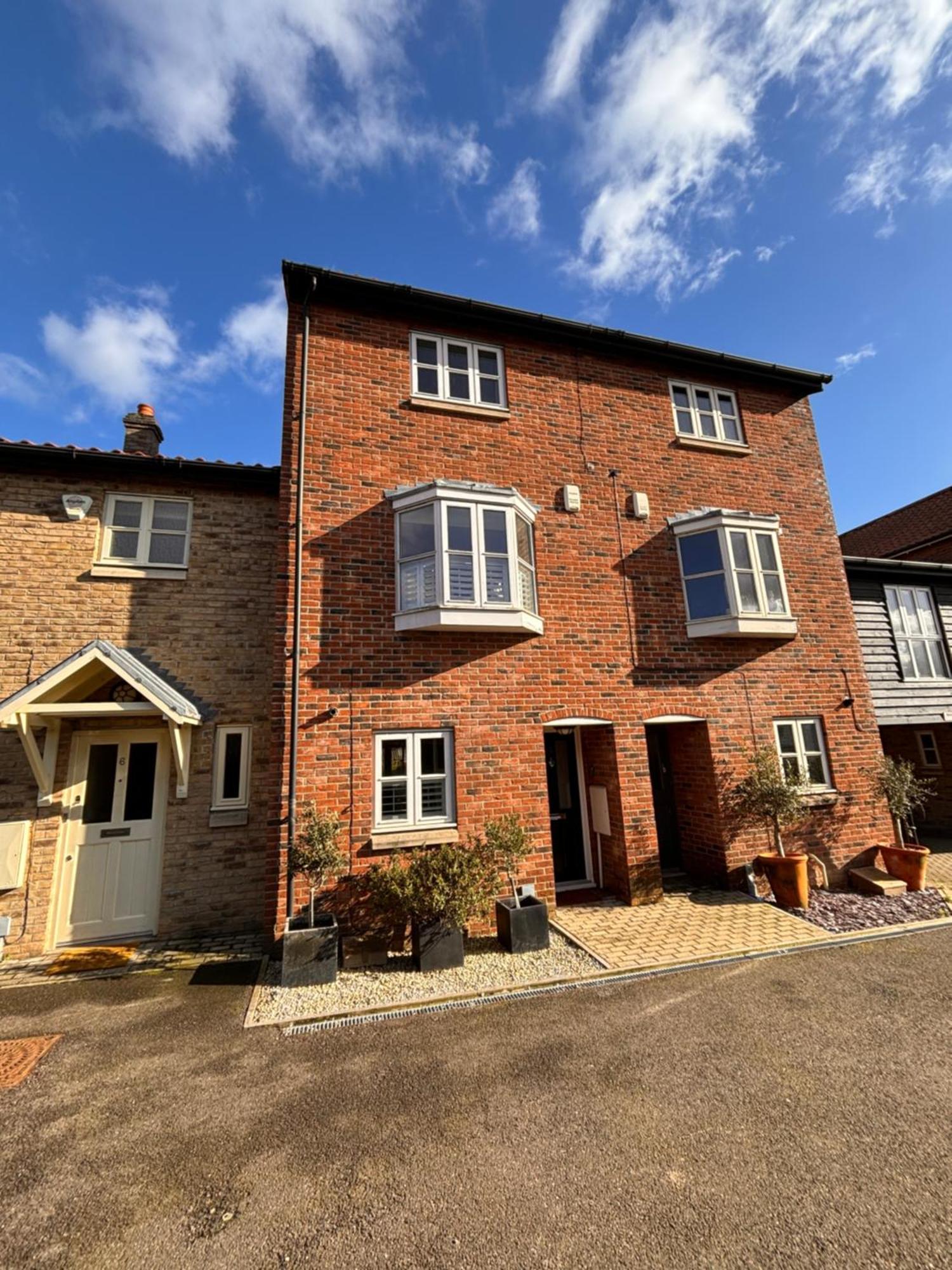 Stylish 3 Bedroom Townhouse For 5 Guests, Set In The Medieval Grid With Off Street Parking Bury St. Edmunds Экстерьер фото